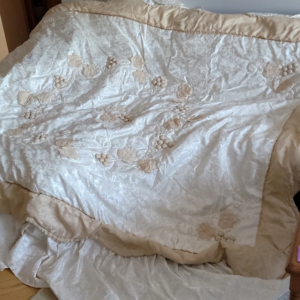 Queen size bed cover cream and beige with grape design detail